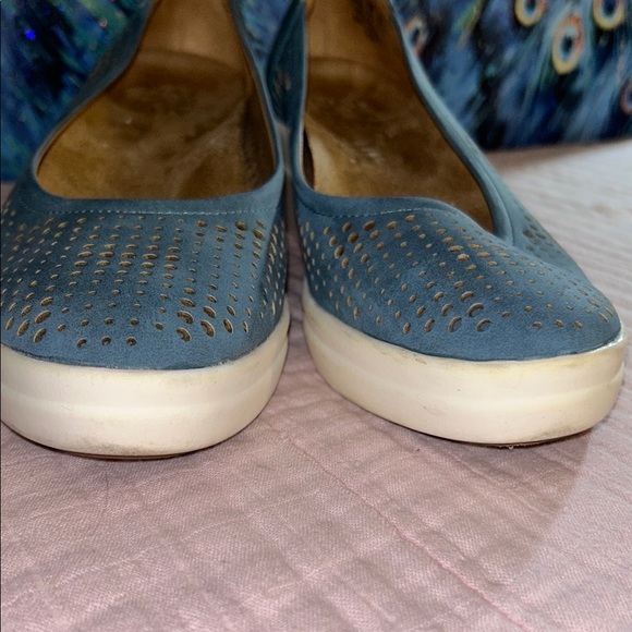 Naturalized Size 7.5 Blue Perforated Leather Wedges - Picture 6 of 14